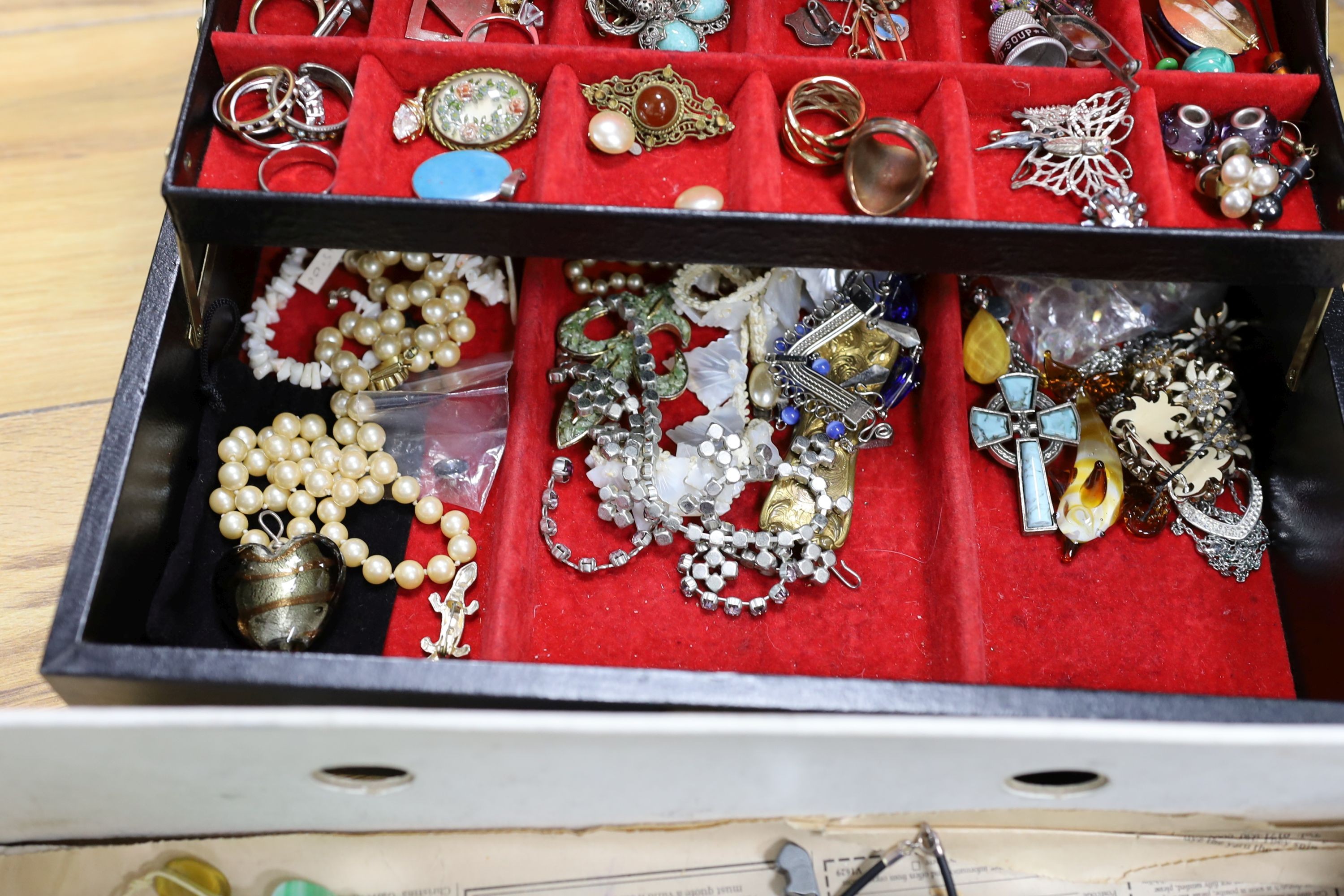 A large quantity of assorted costume jewellery.